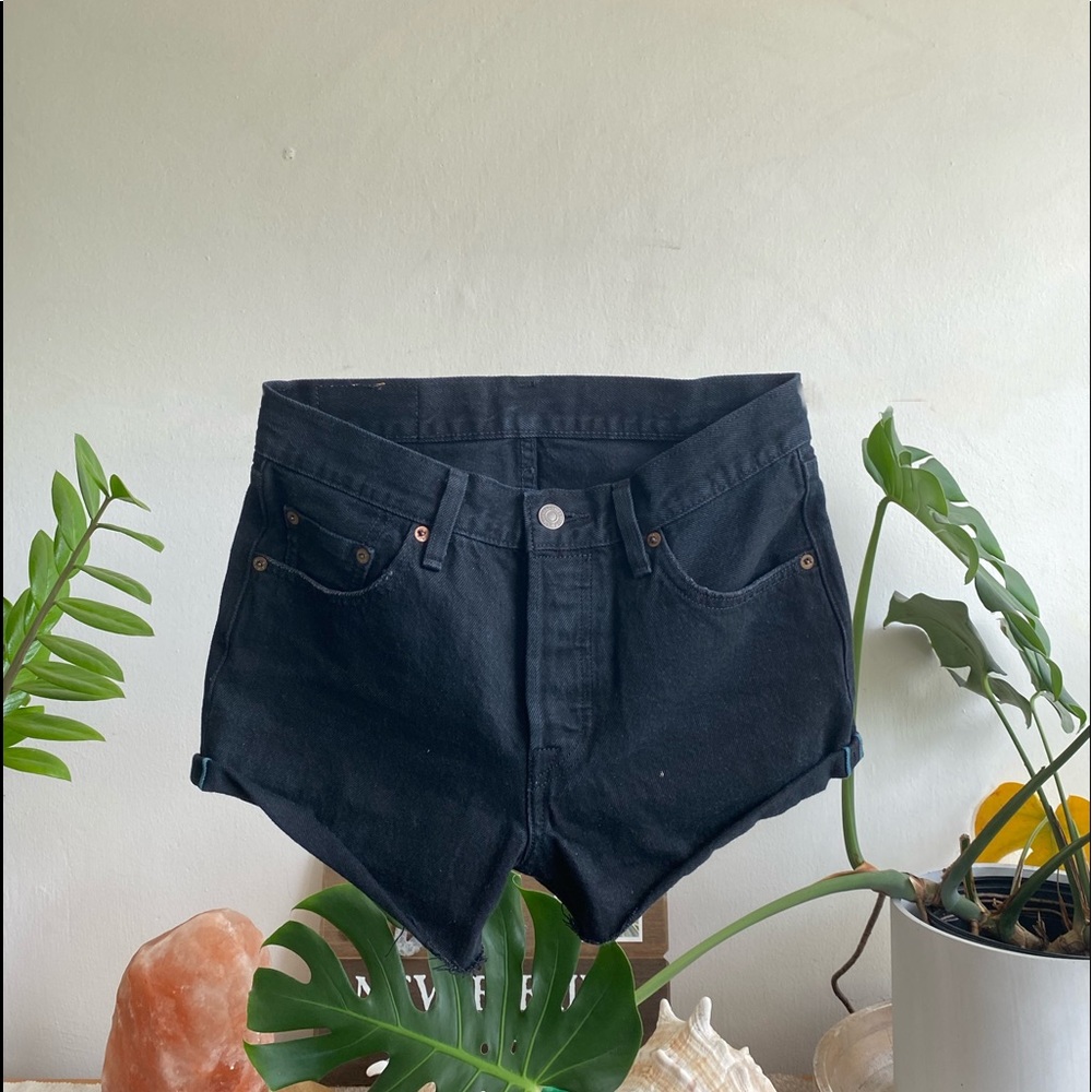 Black Levi’s shorts